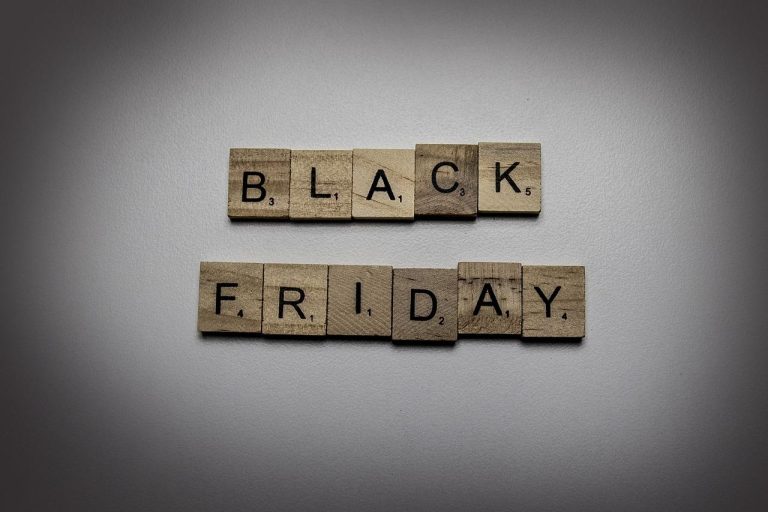 Black Friday vs Saldi Stagionali: Quando Conviene Davvero Comprare Moda?
